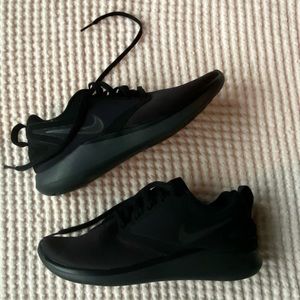 Black Nike Running Shoes